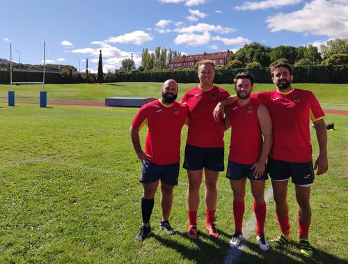 Cuatro de nuestros jugadores con el XV del León